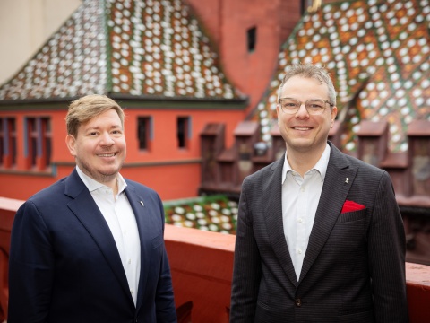 Auf dem Rathausbalkon