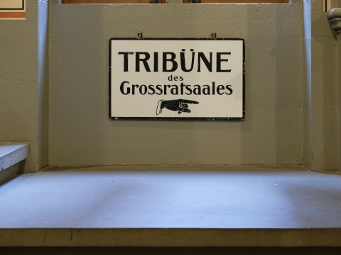Wegweiser Tribüne