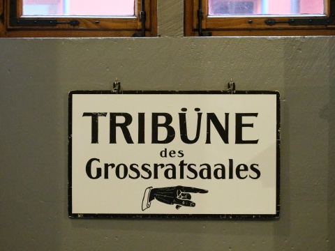 Wegweiser Tribüne (H)