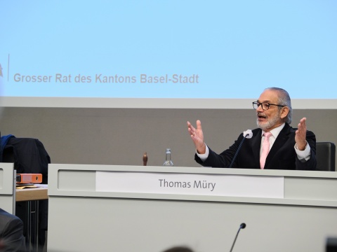 und das älteste Ratsmitglied